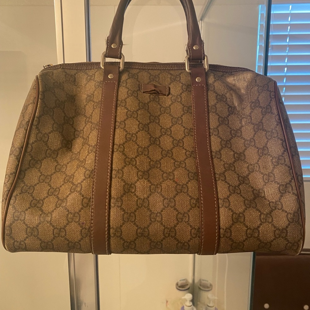 Authentic Gucci Joy Boston bag. USED!! Zipper works perfect :)